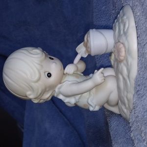 PRECIOUS MOMENTS figurine